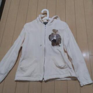 クマの可愛いパーカー　