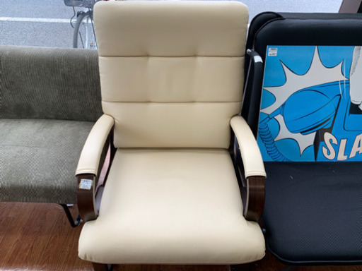 富士ファニチャーの1人掛けソファです！