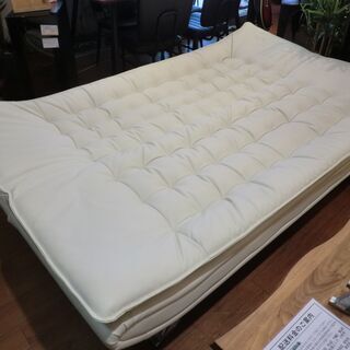 【中古品】ソファベッド　194cm幅　ホワイトの画像