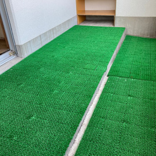 人工芝63枚　1枚のサイズ　30cm x 30cm