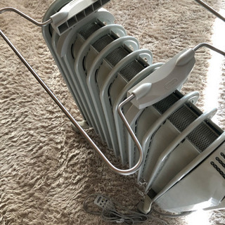 デロンギ オイルヒーター  タオルハンガー付きの画像