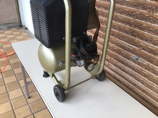エアーコンプレッサー格安品　タイヤ交換　エアー補充　