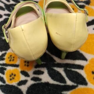 イエロー＆グリーン パンプス 24センチの画像