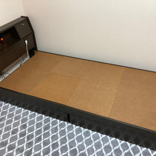 シングルベッドフレームのみ　ライト・収納付き　組み立て式なので車...
