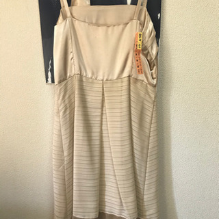 クリーム色　ワンピース　ドレス　Mサイズの画像