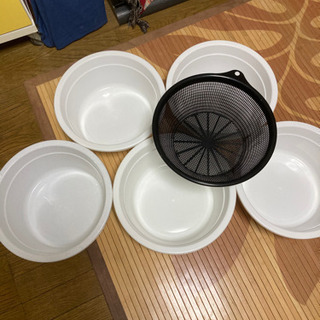 調理用ボールとザルの画像