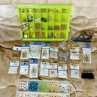 【値下げしました】UVレジン ライト ハンドメイド アクセサリー パーツセットの画像