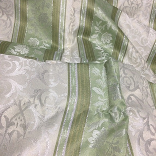 カーテンの画像