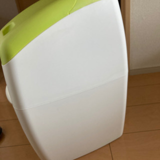 オムツ捨て オムツ入れ ゴミ箱 apricaの画像