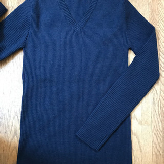 ネイビーVネックセーター☆未使用の画像