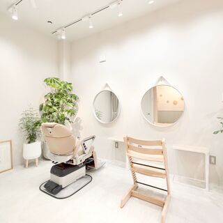 【THK.品川港南 スタッフ募集】 ○おしゃれなデザインを作ることが好きな方 ○高水準の福利厚生で働きたい方 「頑張っている人、結果を残した人が評価されるサロン」です 他店舗様と検討されている方でもお気軽に見学にいらしてください。✴︎New  Open✴︎銀座人気サロンからあたらしいコンセプトのサロンを品川駅徒歩5分　スタッフを若干名のみ募集いたしますの画像