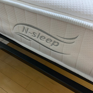 ニトリ　パイプベッドとマットレスセットの画像