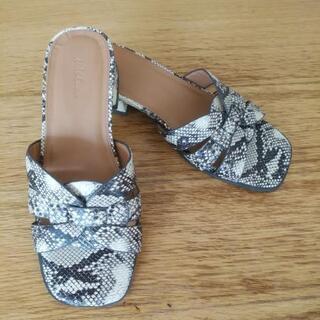 Mila Owen　パイソン柄　サンダル