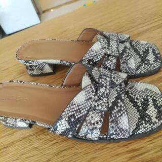 Mila Owen　パイソン柄　サンダルの画像