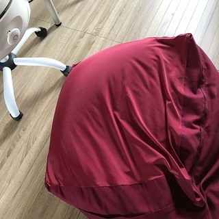 人をダメにするソファ　エンジ色の画像
