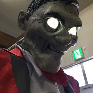 ハロウィン人形 ゾンビ 等身大 ろうそく ウェイター 店舗用 業務用 お化け屋敷の画像