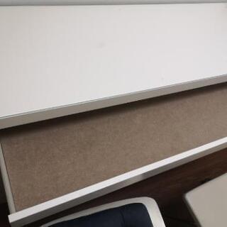 イケア　MALM ドレッシングテーブル（美品）

の画像