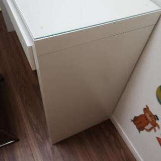 イケア　MALM ドレッシングテーブル（美品）

の画像