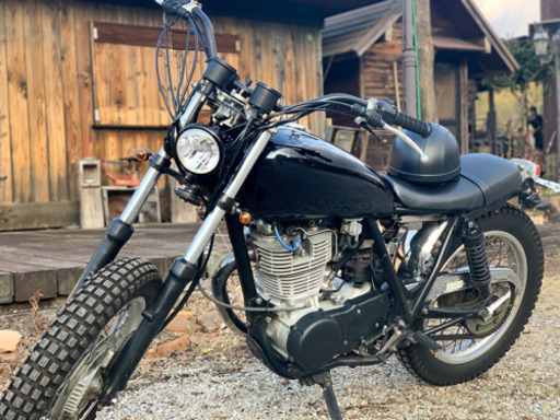 ⭐︎YAMAHA SR400⭐︎ トラッカーカスタム‼︎ 車検付き(1年半以上!) 金額の希望コメントお待ちしてます！
