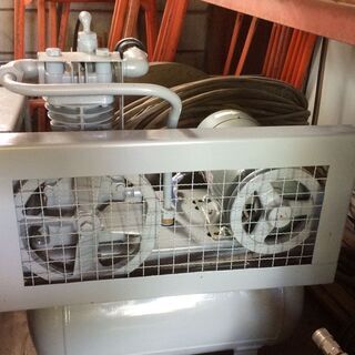 中古コンプレッサー日立１００V１馬力改装品　おまけ付きの画像