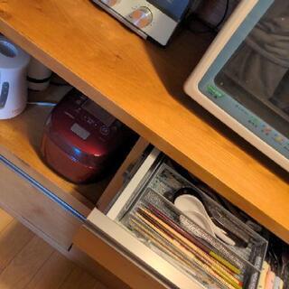 ニトリ　木目の食器棚の画像