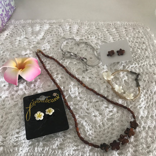 ②ネックレス&ピアス&🌺