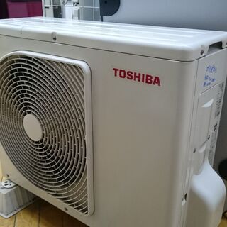 （単相100Vの）東芝　ルームエアコン2.2kw　2017年製　RAS-C225RT　高く買取るゾウ八幡東店の画像