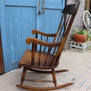 飛騨産業キツツキ　木製　ロッキングチェアー　再塗装済　ＵＳＥＤ 中古 飛騨産業 ロッキングチェア キツツキマーク