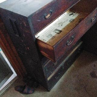 古いタンスの画像