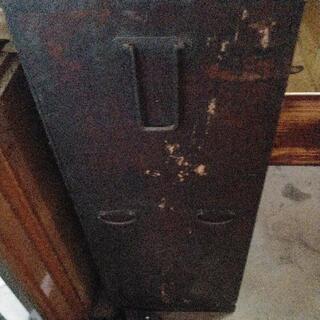 古いタンスの画像