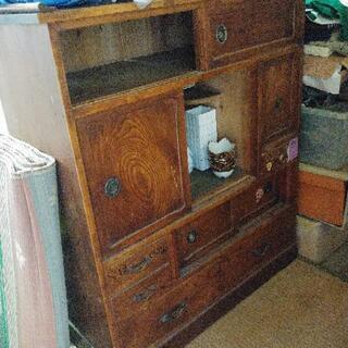 古い茶だんす。の画像