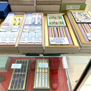 東京都内お線香販売場所。お香専門店。新盆お供え物。新宿京王百貨店での淡路梅薫堂の催事 − 東京都