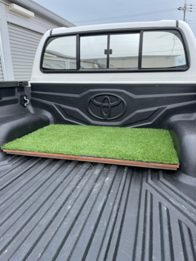 ハイラックス専用　人工芝ベッドライナー