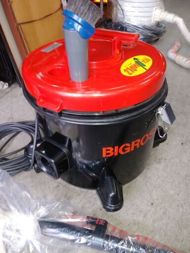 格安中古　業務用電気掃除機　レッド、ＭＩＴＵＢＩＳＩ　ＭＣ－１７００、　（紙パック不要）　レンタル短期使用品稼働確認、清掃済み。