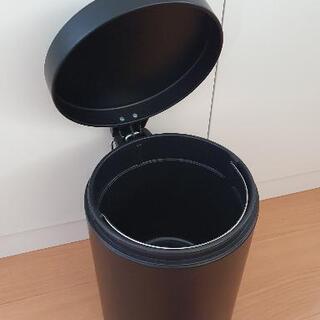 IKEA イケア ペダル式ゴミ箱 ヴォルゴト ブラックの画像