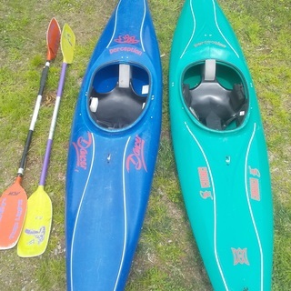 カヤック２艇　中古　パドル付きの画像