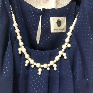 パールネックレス付きドレス　の画像