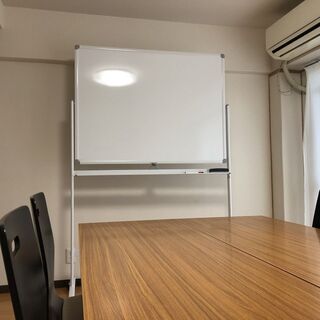 ★貸会議室・レンタルスペース★坂戸駅3分/即予約可/除菌グッズ/無料WiFi/大きな窓で換気可/8名【5月OPEN！】の画像