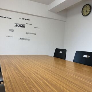 ★貸会議室・レンタルスペース★坂戸駅3分/即予約可/除菌グッズ/無料WiFi/大きな窓で換気可/8名【5月OPEN！】 - 坂戸市