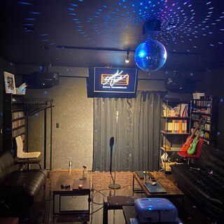 洋楽好きの聖地！　あらゆる年代＆ジャンルの曲が歌える！　洋楽(英語曲)専門カラオケサロン - 岡崎市