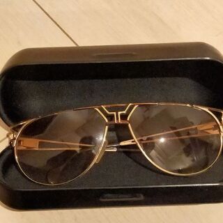 カザール　サングラスの画像