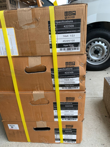 新品　ダイハツタントホイール箱入り＋ホイールカバー4本セット‼️