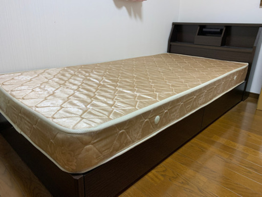 かねたやのベッドフレーム、マットレスお売りします！