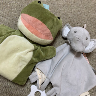 赤ちゃん　カエルパペット　ゾウさんおもちゃ
