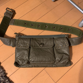 ウエストポーチ