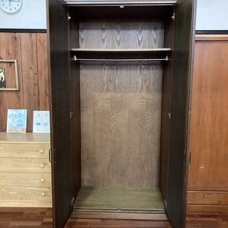 【値下げします！！！12,000円→6,000円】重厚感のあるクローゼットの画像