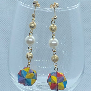 【売れました】折り紙ピアス　くす玉　24面体