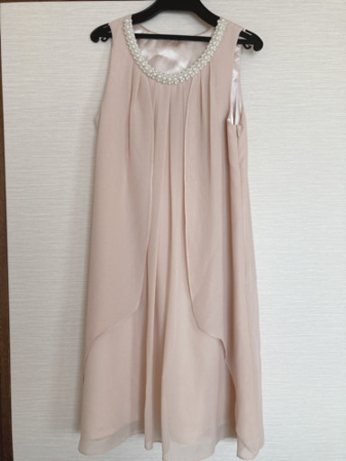 淡いピンク色ドレス