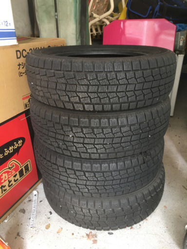 タイヤ4本スタッドレス