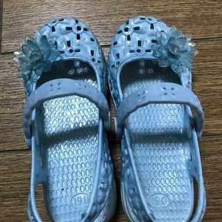 ミニーマウスの水着とサンダルセットの画像